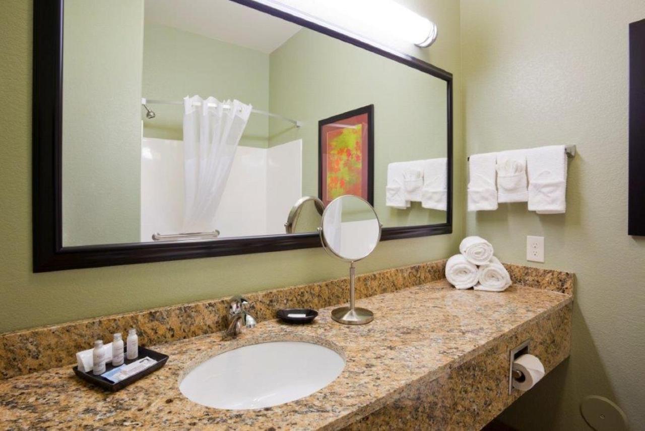 Grand Forks Lodge And Suites エクステリア 写真