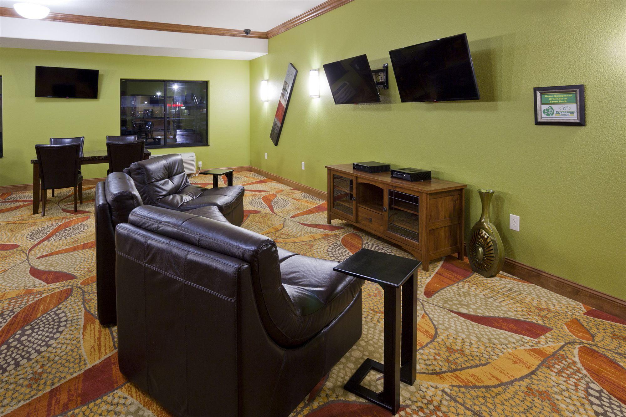 Grand Forks Lodge And Suites エクステリア 写真