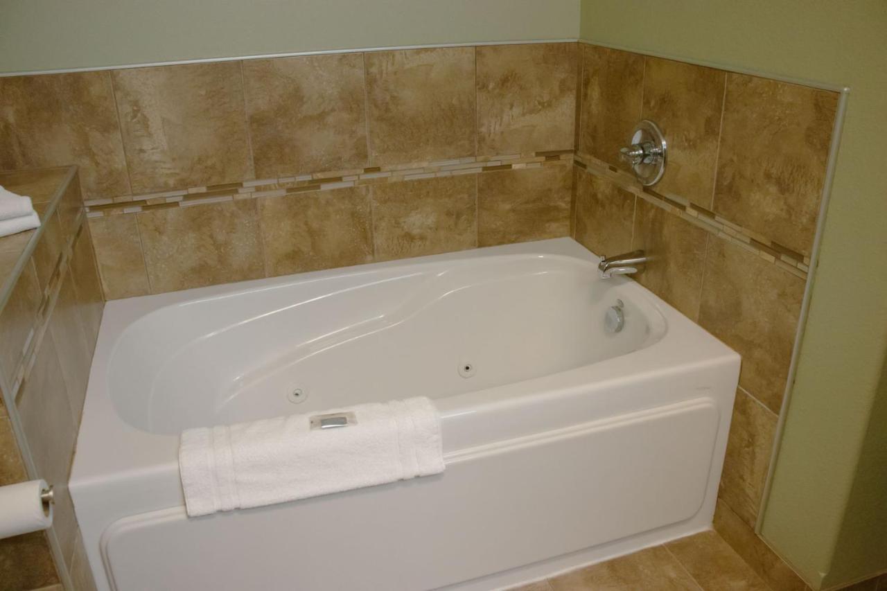 Grand Forks Lodge And Suites エクステリア 写真
