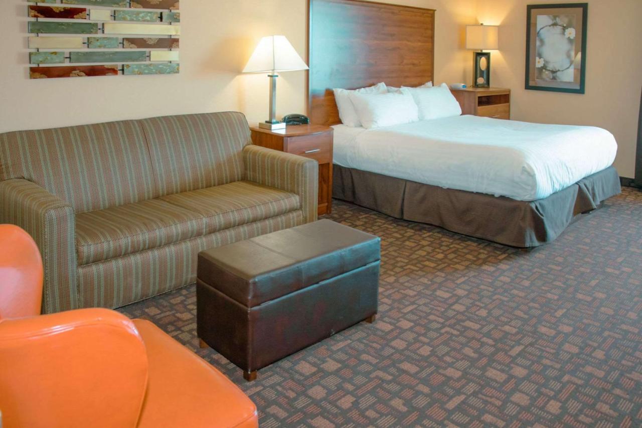 Grand Forks Lodge And Suites エクステリア 写真