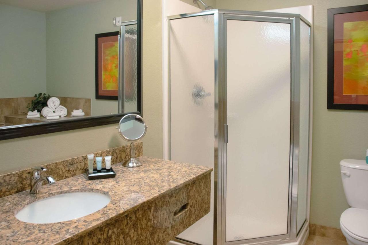Grand Forks Lodge And Suites エクステリア 写真