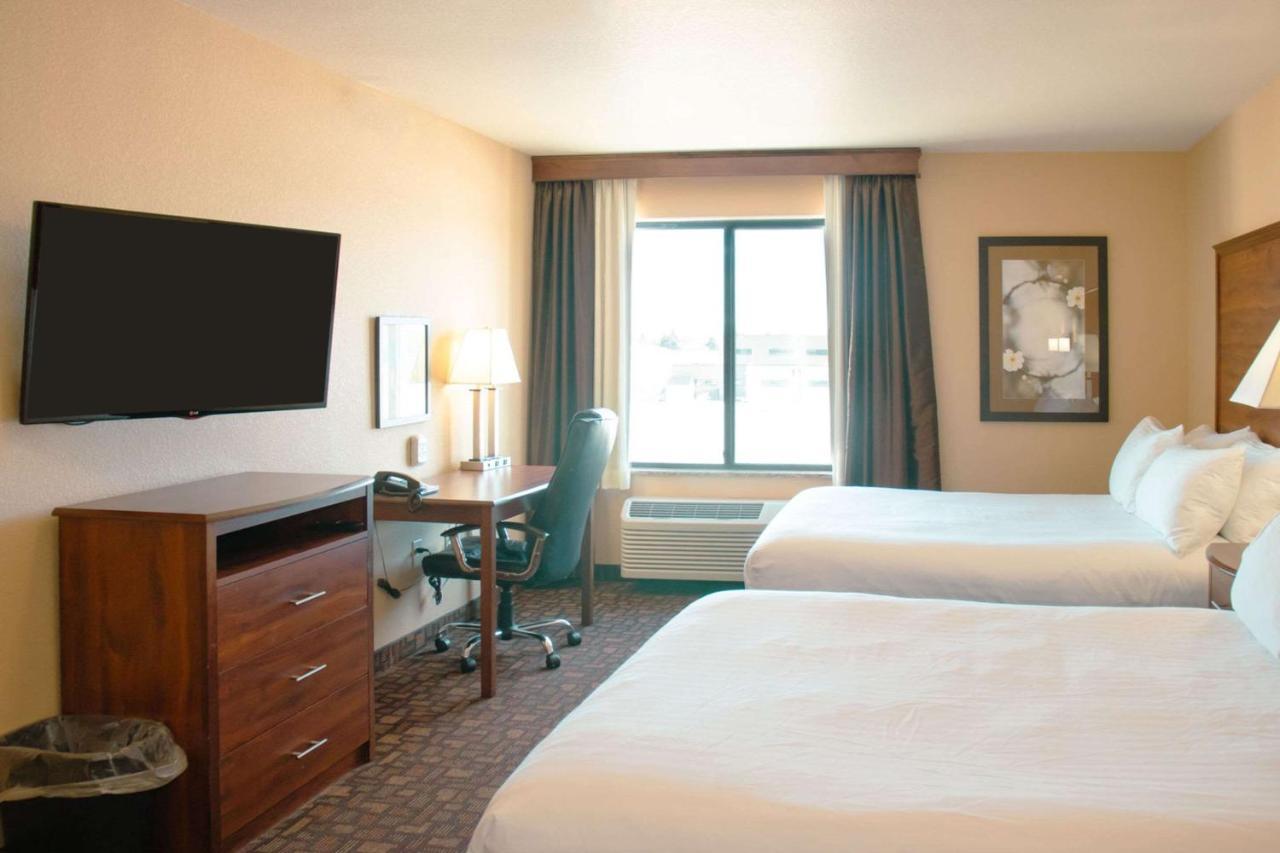 Grand Forks Lodge And Suites エクステリア 写真