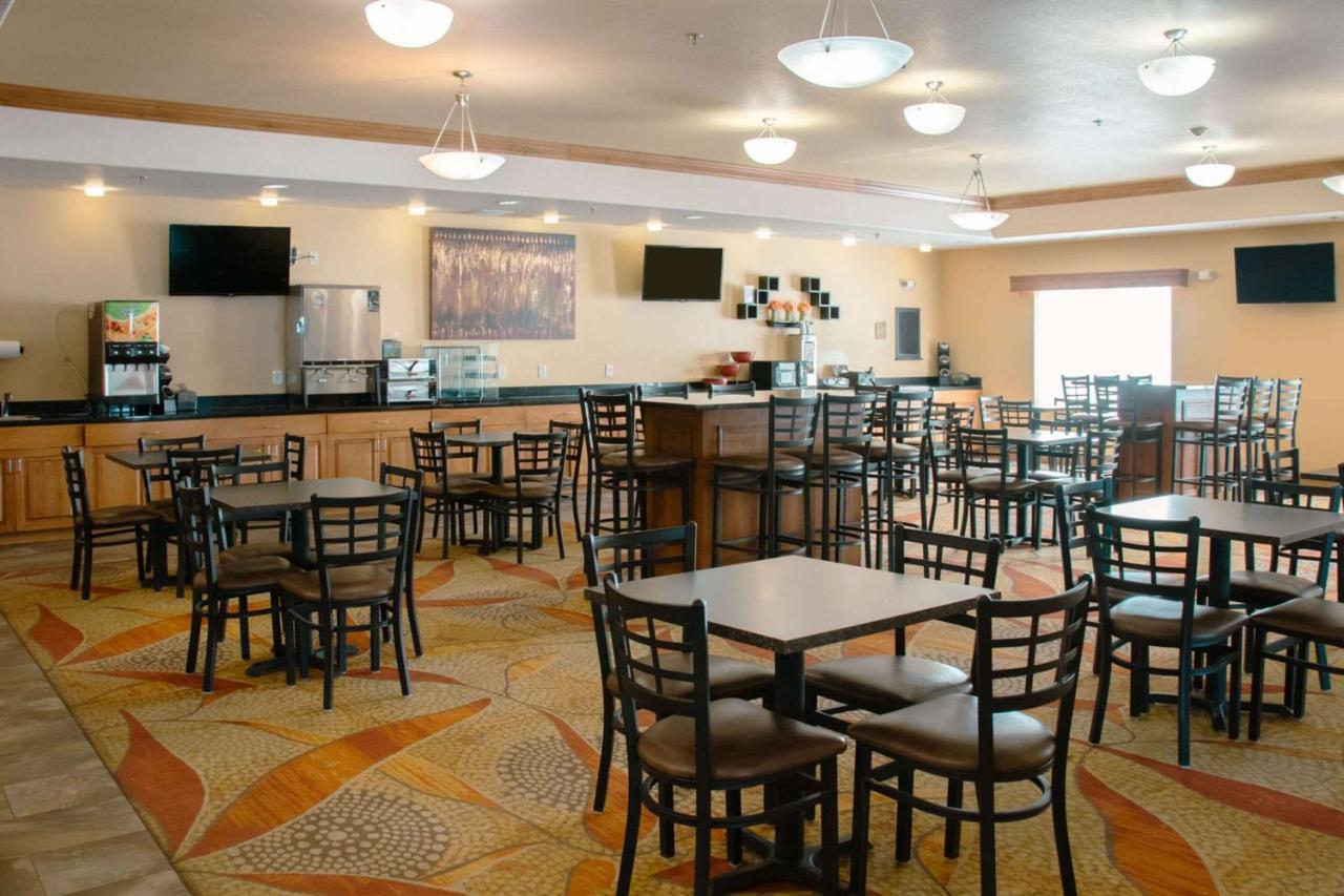 Grand Forks Lodge And Suites エクステリア 写真