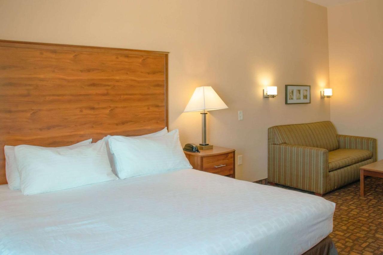 Grand Forks Lodge And Suites エクステリア 写真